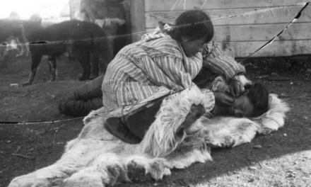 Skin-stitched Tattoo, un art inuit méconnu