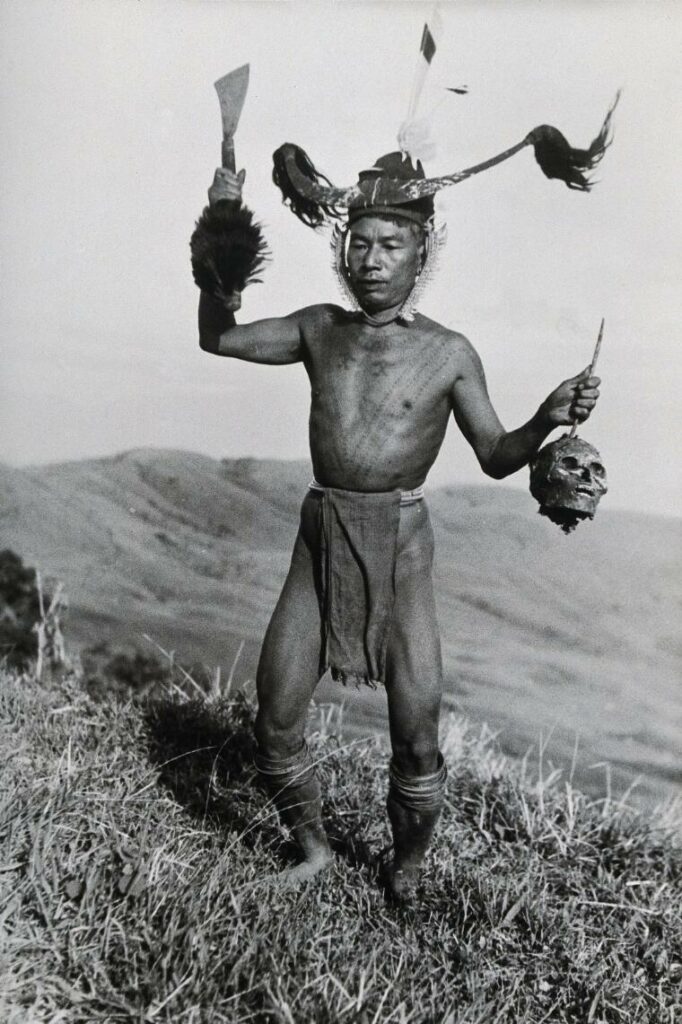 Un jeune homme de la tribu Konyak Naga, Inde,