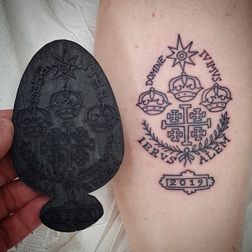 Sceau de la famille Razzouk, elle encre des tatouages de pèlerins depuis plusieurs générations. 