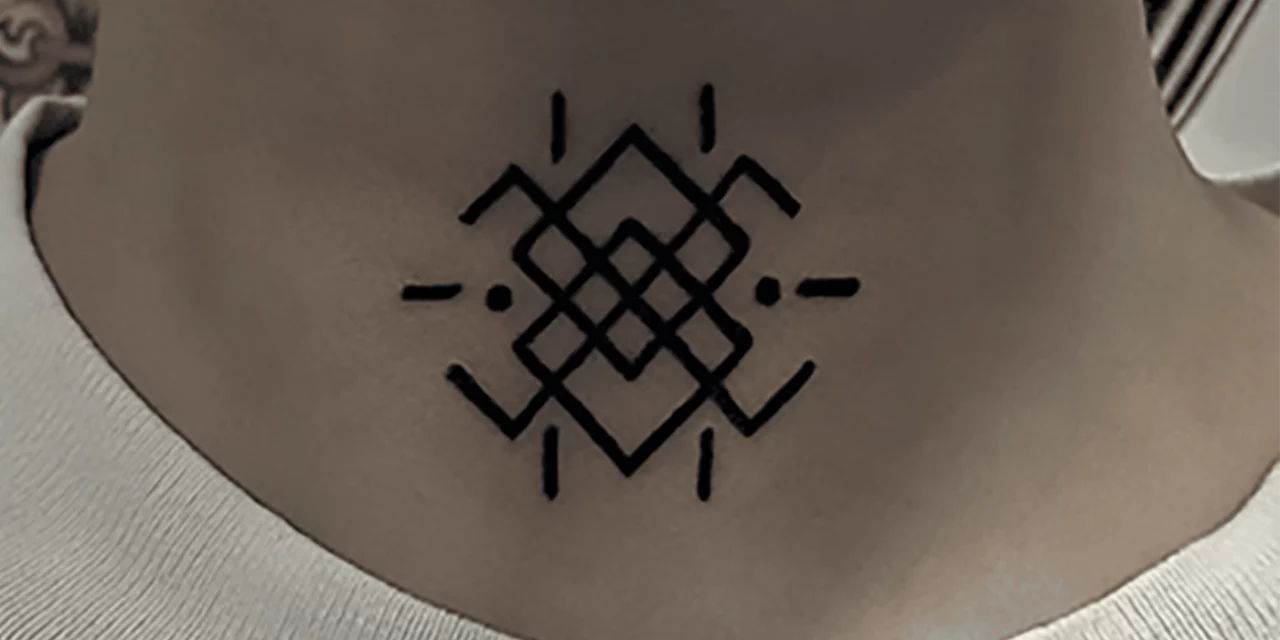 Se faire tatouer le cou